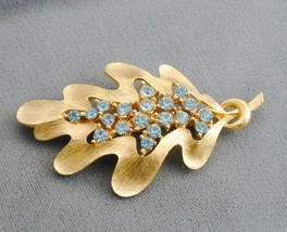 Vintage JJ Jonette Gold Tone Blue Rhinestone Oak Leaf Pin Brooch - $29.99