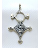 Tuareg Cross Pendant – Handmade Silver Tribal Berber Amulet from Morocco - €47,36 EUR Tuareg Cross Pendant – Handmade Silver Tribal Berber Amulet from Morocco - €47,36 EUR