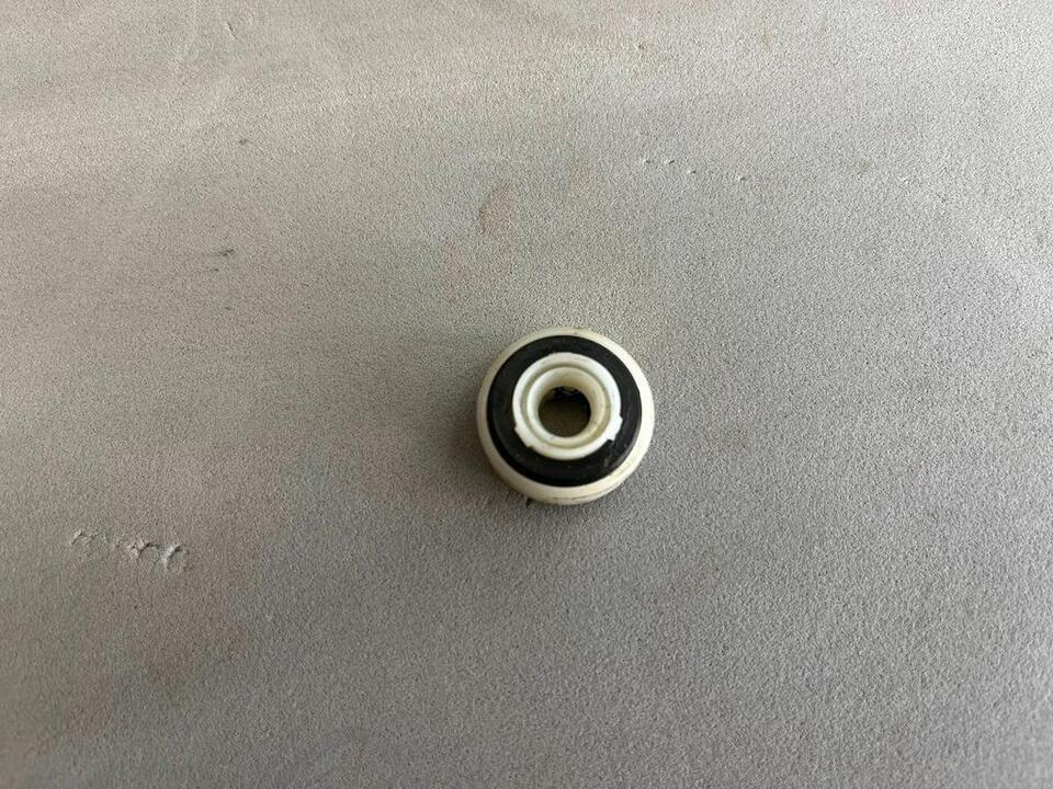 OEM 1982-2005 GM Front Door Window Regulator Guide Roller 3069189 - $9.89