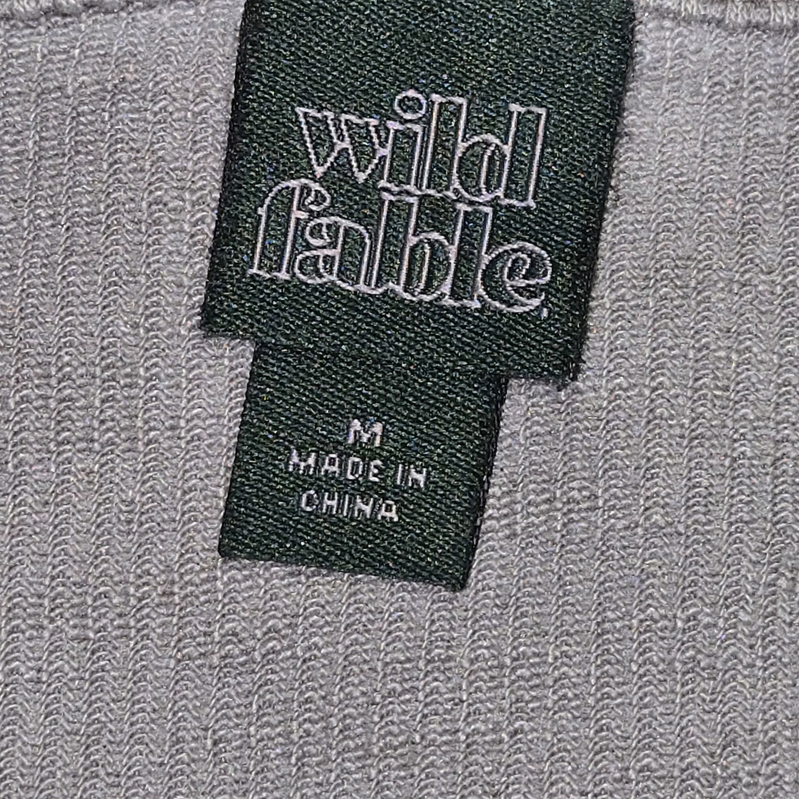 Wild Fable Women's Size M Short Sleeve Ribbed V-Neck T-Shirt Gray Item image 3