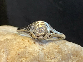 Vtg 18K White Gold Diamond Ring 2.3g Fine Jewelry Sz 8 Band 3/16 Carat Solitaire - £302.77 GBP