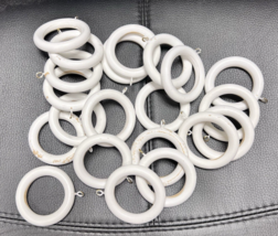 20 Vintage Wood Curtain Rings Painted White 2 7/8 w x 1/2 t Grandma Cott... - €20,96 EUR