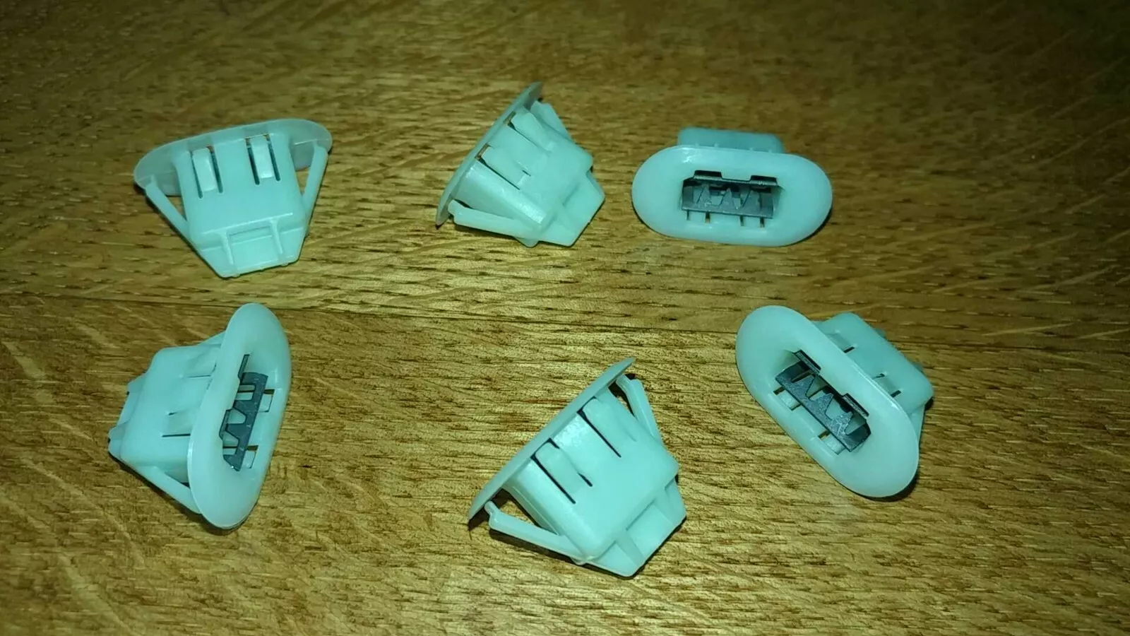 Legacy 95-04 Trunk trim panel clip OEM 94019ac100 (6pcs) - $107.36 CAD