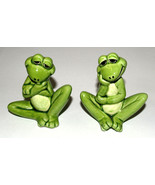 Vintage Ceramic Daydreaming Frogs Salt &amp; Pepper Shaker Japan - $13.05