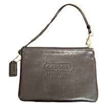 Coach Black Leather Wristlet zip close with hangtag - $449.29 MXN