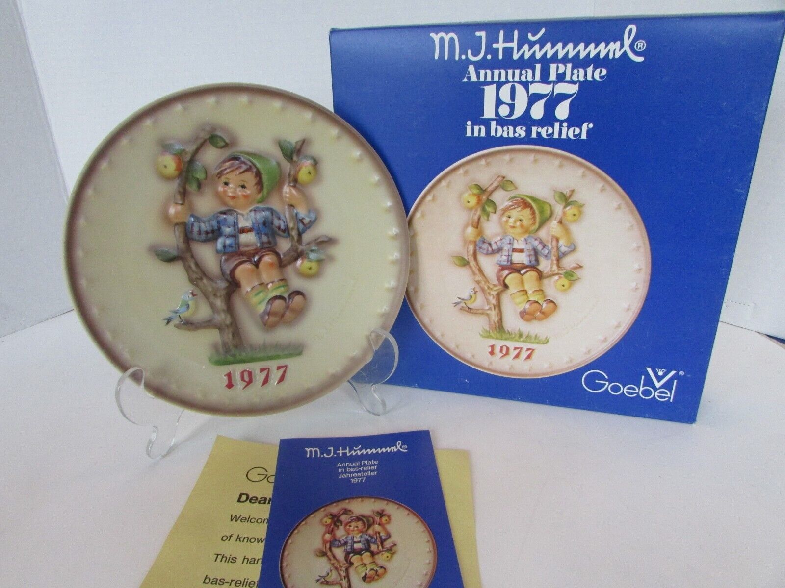 Hummel 7th Annual Plate Apple Tree Boy 1977 Bas Relief Boxed Collector Plate - $14.80