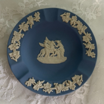 Wedgewood Blue and White Jasperware Ashtray Vintage 1970&#39;s - $374.66 MXN