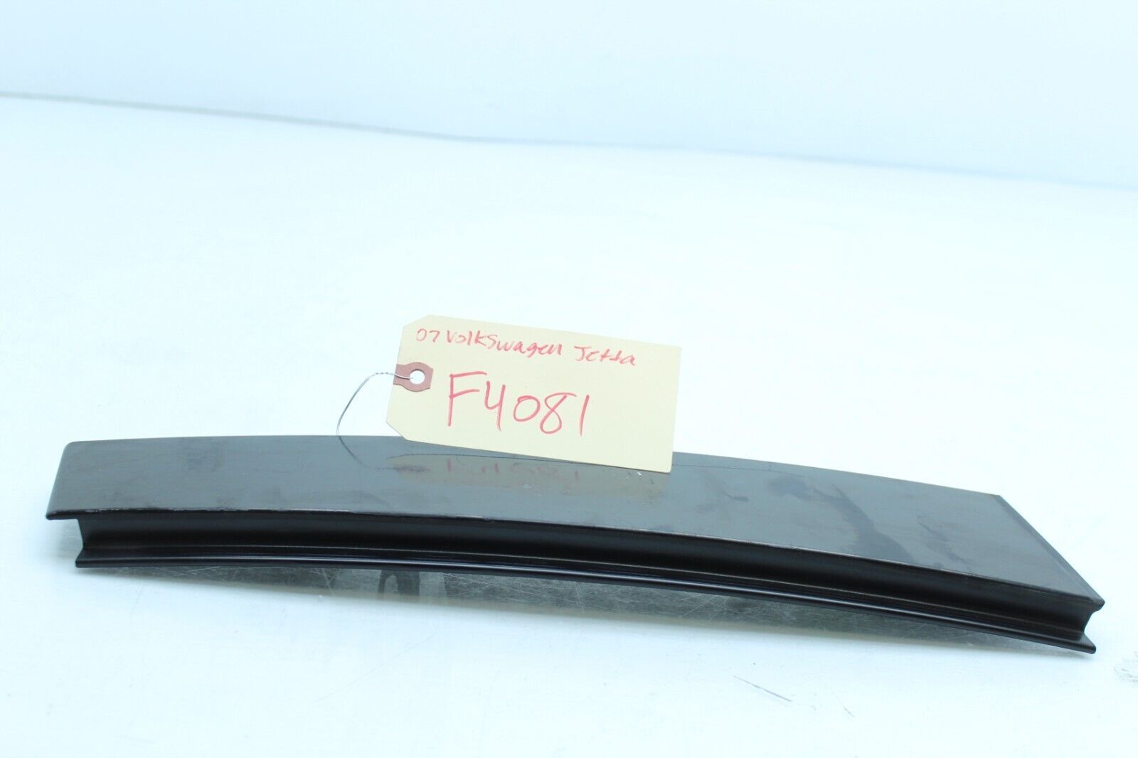05-10 VOLKSWAGEN JETTA Front Right Passenger Side Exterior Window Trim F... - $34.40