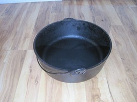 VINTAGE CAST IRON 12&quot; DUTCH OVEN 3 Legs Stamped 12 CO W/ Letter D,  Made... - £54.23 GBP