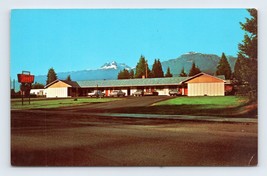 Defoe Motel Revelstoke British Columbia  BC Canada UNP Chrome Postcard H16 - $4.90