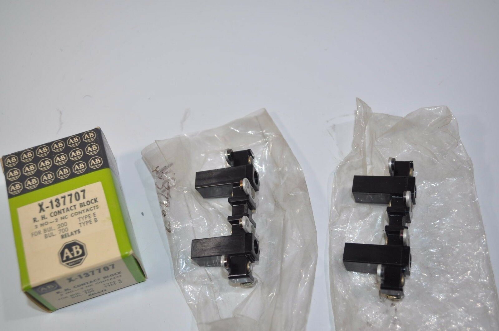 Lot of 3 NEW Allen Bradley RH Contact Block Assemblies Part# X-137707 - $15.10