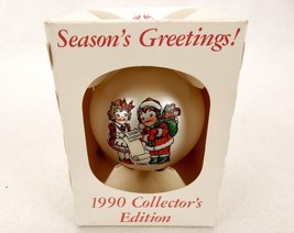 Campbell Kids Christmas White Glass Ball Ornament, 1990 Collector&#39;s Edition - £15.37 GBP