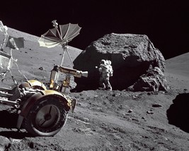 Harrison Schmitt stands by giant boulder rock on the Moon Apollo 17 Photo Print - £7.02 GBP
