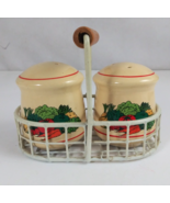 Vintage Country Farmhouse Vegetables Salt &amp; Pepper Shakers &amp; Carry Basket - $249.83 MXN