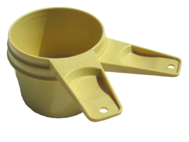 2 X Vintage Tupperware Measuring Cups 1/2 (764-4) &amp; 2/3 (763-4) Harvest Gold - £3.89 GBP