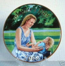 Avon Fine Collectibles 2006 Mothers Day Decorative Plate Mother and Child Gold - £7.78 GBP