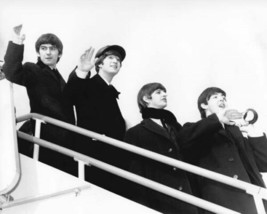 The Beatles The Fab Four arrive on airplane waving to fans 5x7 inch photo - £5.49 GBP