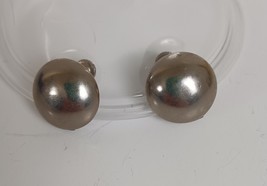 Vintage Silver Tone Screw-back Button Round Earrings - $168.20 MXN