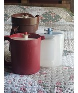 Vintage Retro 1970’s  Tupperware Pitchers w/ Push Button Lids - $423.24 MXN