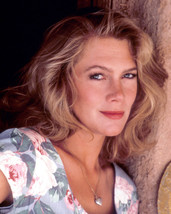 Kathleen Turner in Romancing the Stone 16x20 Canvas Giclee - £55.94 GBP