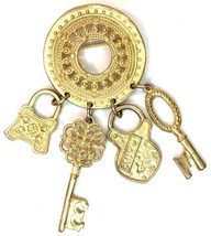 Vintage Casual Corner Gold Tone Key Lock Round Charm Pin Brooch - £12.79 GBP
