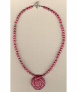 Rhonodite Beads and Rose Flower Pendant Drop Necklace - €33,00 EUR