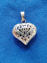 925 Sterling Silver Scroll Puff Heart Pendant Free Shipping - $364.86 MXN