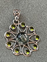 Small Round Green w Center Dark Green Agate Stone Nonmagnetic Silver Flower Pend - £18.91 GBP