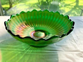 Vintage Green Carnival Glass Bowl Stippled Ray 6&quot; x 2.5&quot; - £25.57 GBP