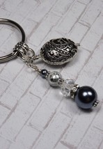 Puffed Filigree Oval Crystal Glass Foil Rhinestone Keychain Handmade New - $15.14