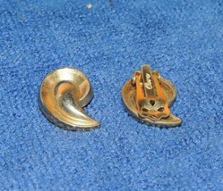 Vintage Coro Earrings large 15x20mm gold &amp; silver tone clip-on back - £10.04 GBP