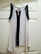 Cocomo Women&#39;s M Sleeveless Top Black White Dressy Embellished Neckline - £19.39 GBP
