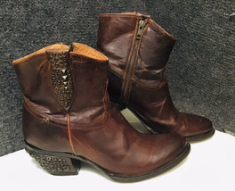 Lucchese 1883 Janis M4636 Distressed Leather Studded Heel Booties US 8B  - $297.00