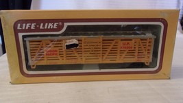 HO Scale Life-Like, 40&#39; Stock Car, Union Pacific, Yellow, #476306 - £19.87 GBP
