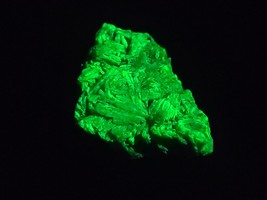 4.4 Gram  Meta-autunite Crystal, Fluorescent Uranium Ore - £40.35 GBP