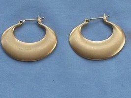 Very Nice Gold Tone Earrings  - £18.70 GBP