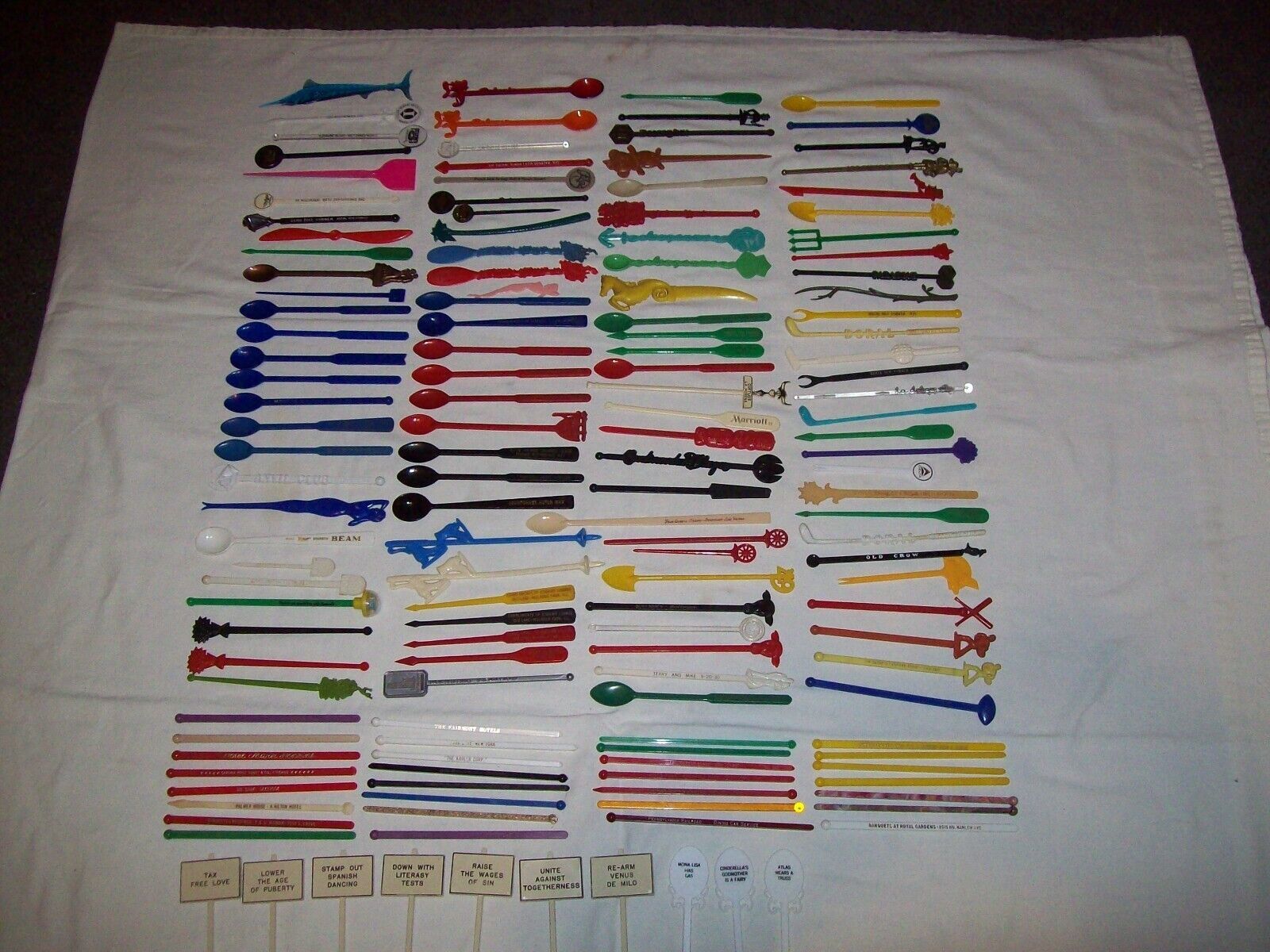 Primary image for Vintage Lot of about 140 Plastic SWIZZLE STICKS COCKTAIL STIRRERS spoons advert.