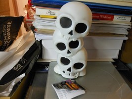 Decor &quot;3 Skulls Halloween&quot; Light Up Plastic Figurine 7&quot; H NEW - $7.87