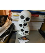 Decor &quot;3 Skulls Halloween&quot; Light Up Plastic Figurine 7&quot; H NEW - $7.87