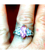 Beautiful pink and rhinestone Marquee ring - $394.06 MXN