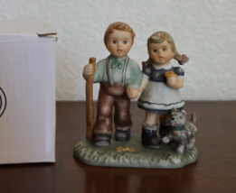 Berta Hummel, Goebel 2002, Taking A Walk BH 128/2/0 Figurine With Box - $194.41 MXN