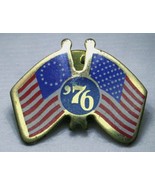 Spirit of 76 Bicentennial Flags Lapel Pin Betsy Ross  &amp; Contemporary US ... - $165.88 MXN