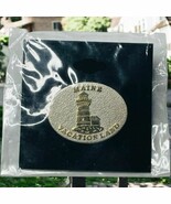 Maine Vacationland Silvertone Embossed Metal Souvenir Pin - $282.54 MXN