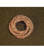 Vintage Napier brooch pin gold tone wreath circles design nugget finish - $95.03 MXN