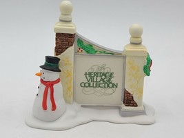 Department 56 RETIRED Heritage Village &quot;Village Sign With Snowman&quot; #5572-7 - £7.52 GBP