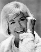 Doris Day with radiant smile in this 1960&#39;s studio portrait poster 16x20 inches - £19.66 GBP