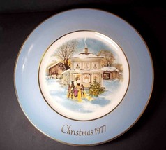 Avon Christmas plate Carolers in the Snow 1977 Enoch Wedgwood England 8.75&quot; - $9.45