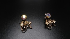Vintage 2.5cm Iridescent Rhinestone Flower Clip Earrings - £18.55 GBP
