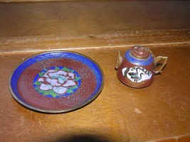 Vintage Asian Blue &amp; Red Floral Crane Cloisonne Small Plate &amp; Teapot for Display - £14.54 GBP