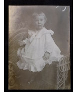 ANTIQUE PHOTO POST CARD 3.25”x 4.75” Baby in Gown &amp; Boots on Wicker Chair - €5,52 EUR